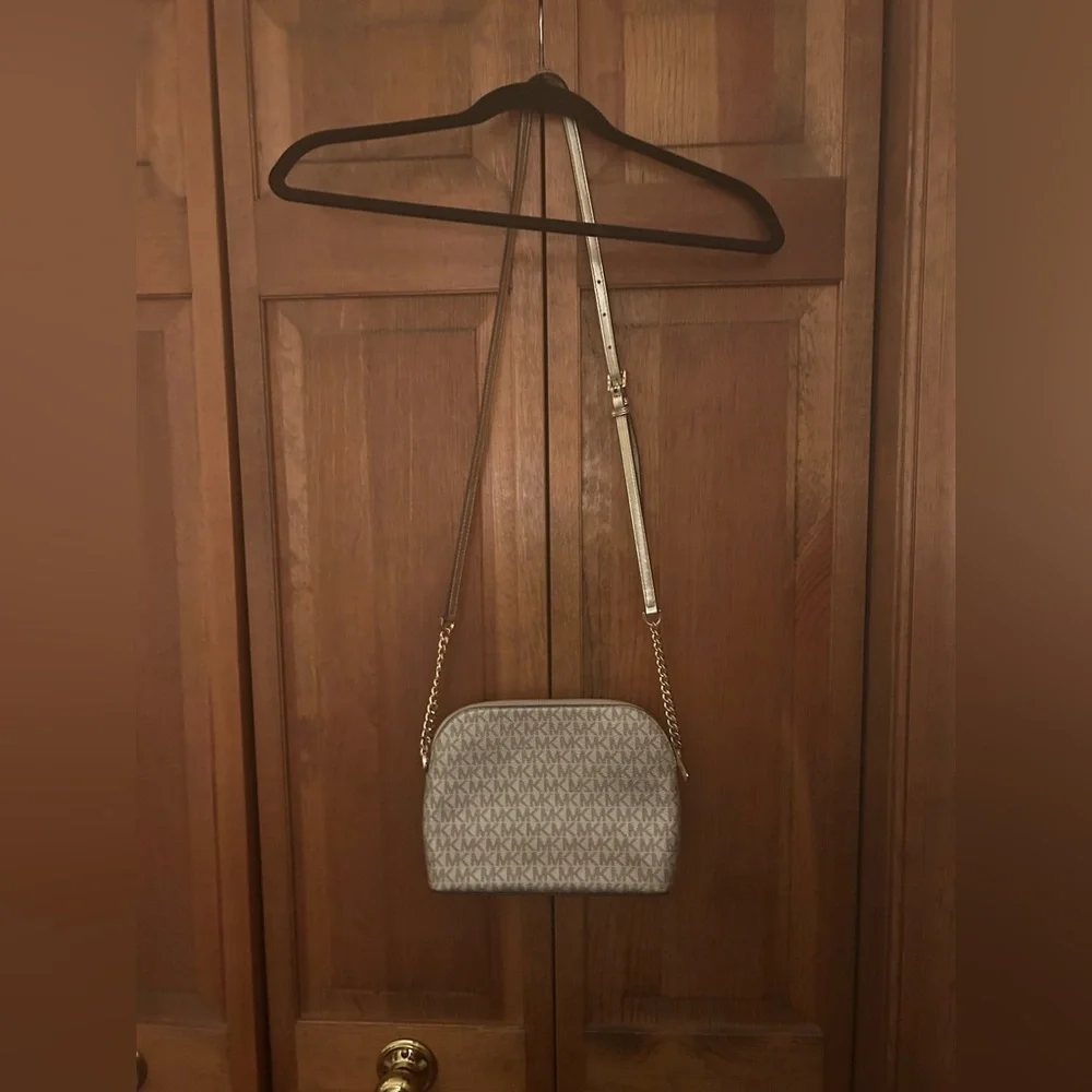Michael Kors Jet Set Travel Medium Logo Dome Crossbody Bag W/ Gold Hardware